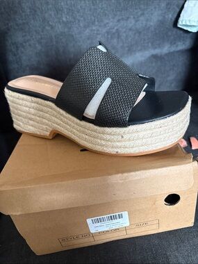 Qupid Black Woven Raffia Platform Slide
